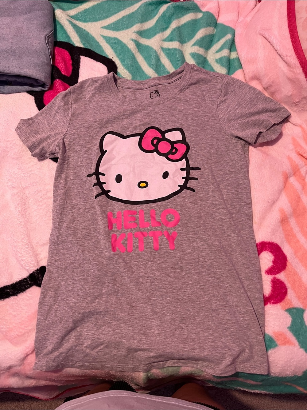 Hello Kitty Gray Tee with Pink Graphic